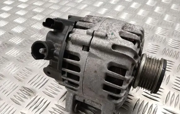 Peugeot 208 II Generator/alternator 9835689480