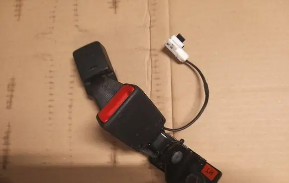 KIA Rio Rear seatbelt buckle