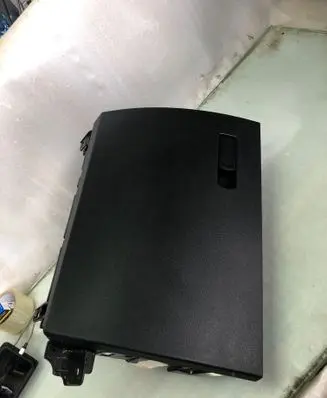 Mercedes-Benz GLA H247 Glove box 15367758