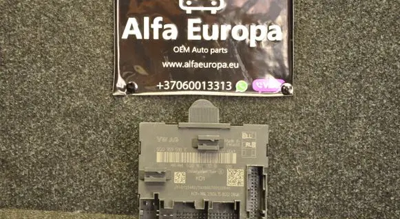 Volkswagen Tiguan Door control unit/module 5Q0959595B