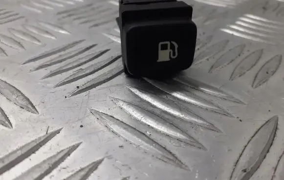 Citroen C4 I Picasso Fuel tank opening switch 