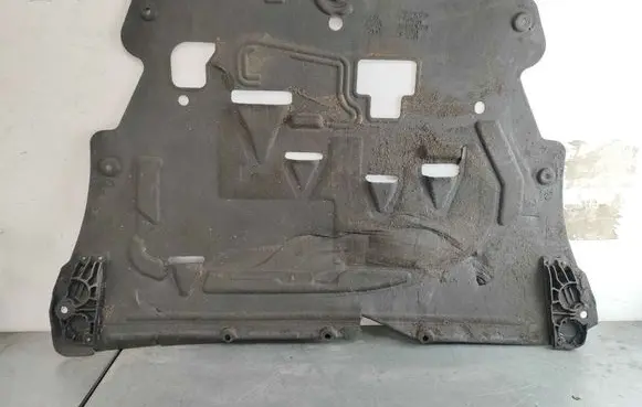 Volvo XC60 Engine splash shield/under tray 32226491