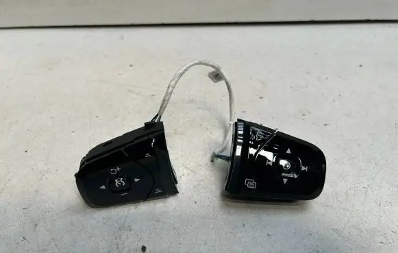 Volvo XC90 Steering wheel buttons/switches 31443499 667877LC V09840