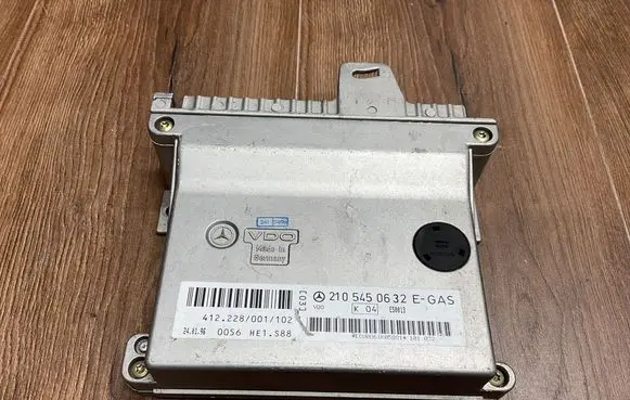 Mercedes-Benz E W210 Engine control unit/module ECU 2105450632