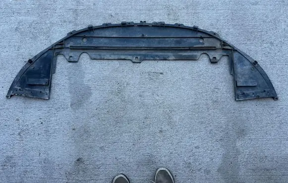 Volvo V70 Front bumper skid plate/under tray 30655172