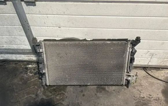 Ford Focus Radiator set 3M5H8005TL 15JUN200507