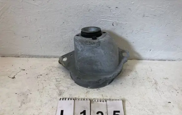 Volvo S60 Front upper strut mount 31262067