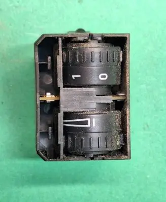 Volkswagen Caddy Headlight level height control switch 2K0941333A