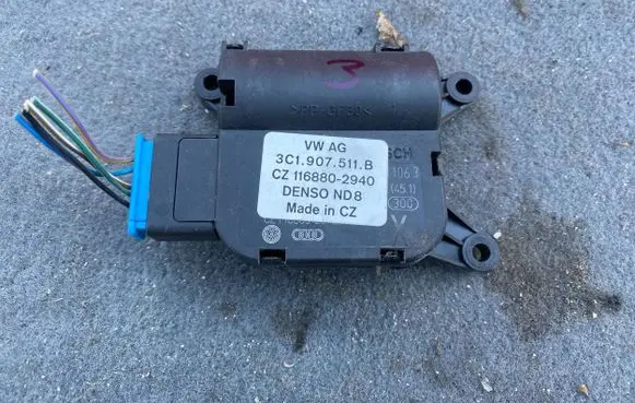 Volkswagen Golf Cross Air flap motor/actuator 3C1907511B 1168802940