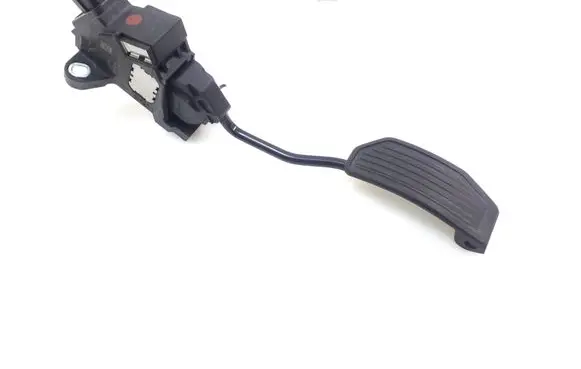 Toyota Avensis T270 Accelerator throttle pedal 7811005021