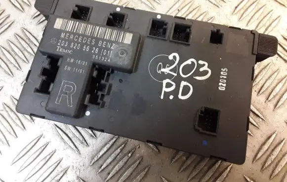 Mercedes-Benz C W203 Door control unit/module 2038205626 A2038205626