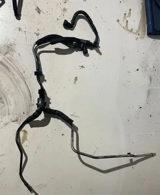Land Rover Discovery 4 - LR4 Fuel line pipe