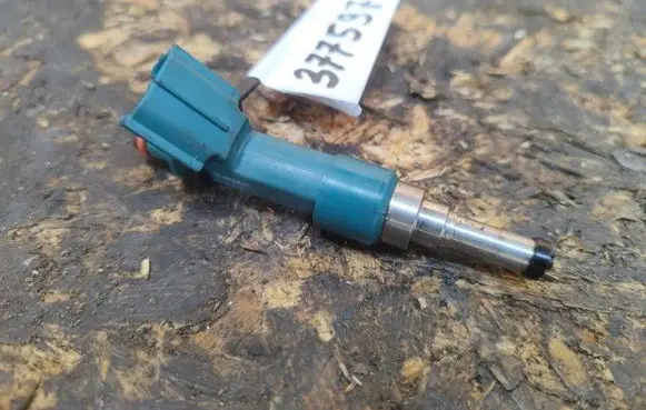 Toyota Prius (XW30) Fuel injector 2325037020
