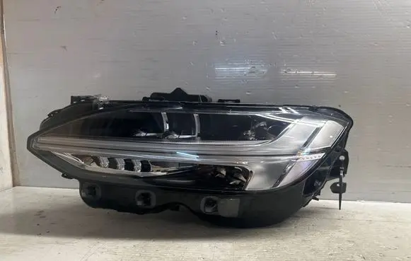 Volvo S90, V90 Headlight/headlamp 32228310