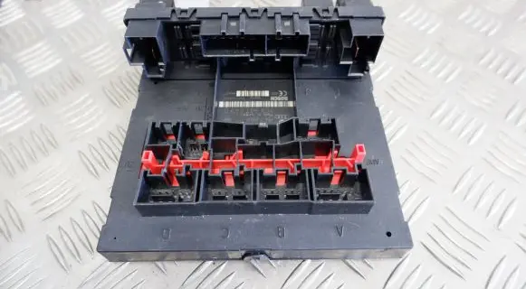 Volkswagen Tiguan Comfort/convenience module 3C8937049D
