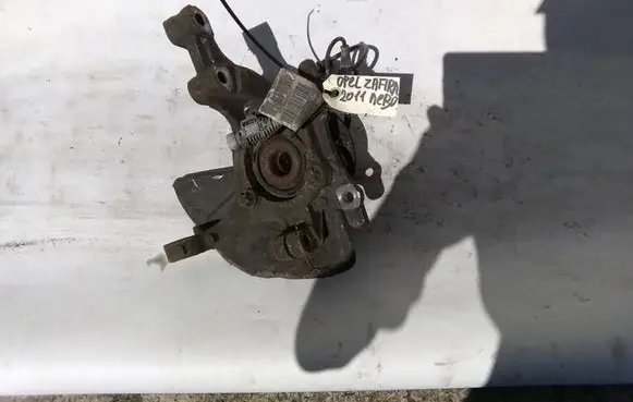 Opel Zafira B Front wheel hub spindle knuckle