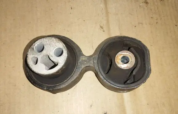 Honda Accord Engine mount bracket