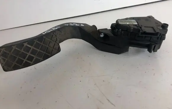 Volkswagen PASSAT B5.5 Accelerator throttle pedal 8D1721523J