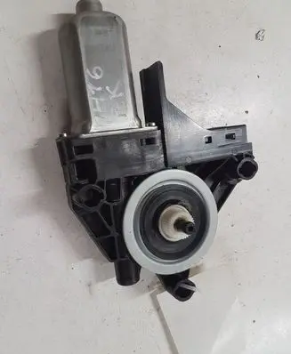 Volvo V40 Front door window regulator motor 977427100