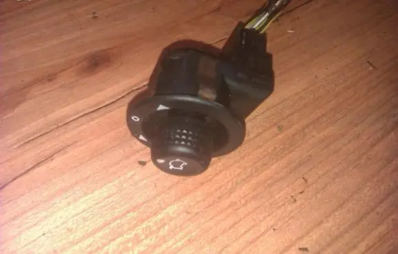 Wing mirror switch