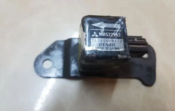Mitsubishi Pajero Sport I Airbag deployment crash/impact sensor 1876004110