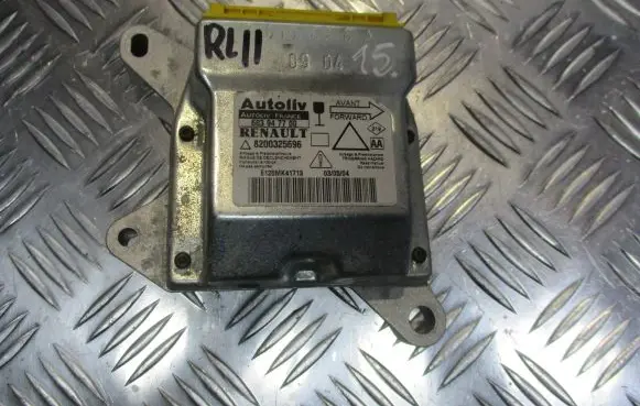 Renault Laguna II Airbag control unit/module 8200325696