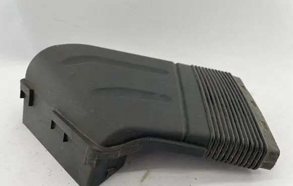 Audi A4 S4 B7 8E 8H Air intake duct part 8E0129617D