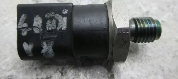 Audi A8 S8 D3 4E Fuel pressure sensor 057130758