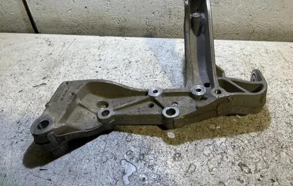 Volkswagen Golf VI Engine mounting bracket 1K0199295E