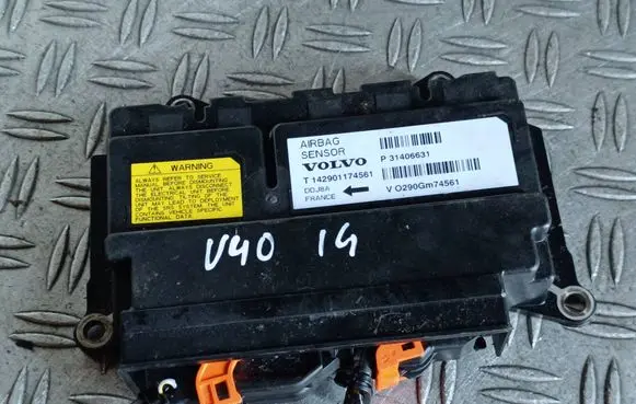 Volvo V40 Airbag control unit/module 31406631 T142901174561 P31406631
