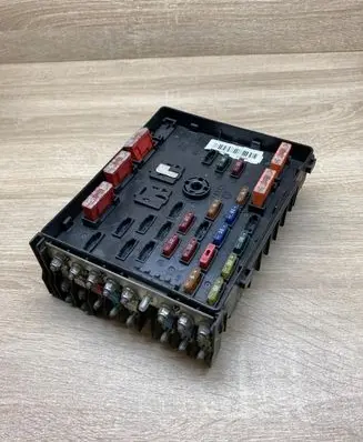 Volkswagen PASSAT B6 Fuse module 3C0937125