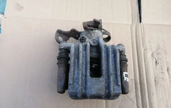 Volkswagen PASSAT B5.5 Brake caliper pad carrier rear