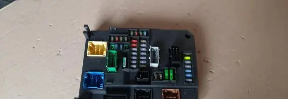 Peugeot 308 Fuse box set 5QE915682K