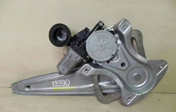 Toyota Auris 150 Rear door window regulator with motor 857200D120 I3390