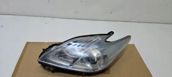 Toyota Prius (XW30) Headlight/headlamp