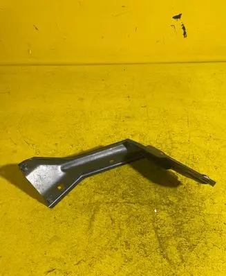 Seat Leon (1P) Fender mounting bracket 103KM