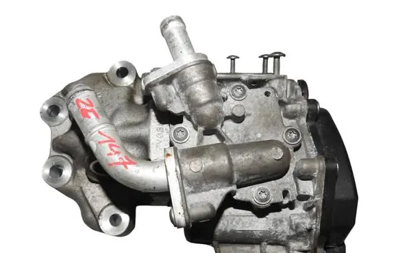 Infiniti Q50 EGR valve V29069370