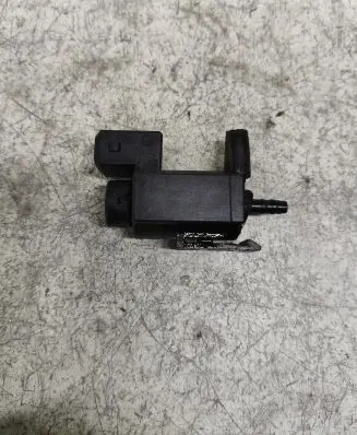 BMW X5 E70 Vacuum valve 70231800 7810831