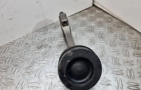 Piston with connecting rod