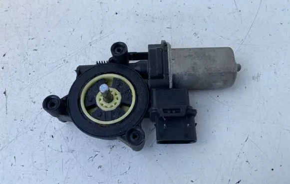 BMW 1 F20 F21 Front door window regulator motor 71015003