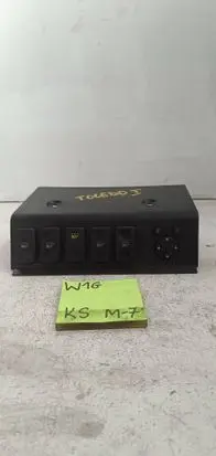 Seat Toledo I (1L) Central console control unit 322545566