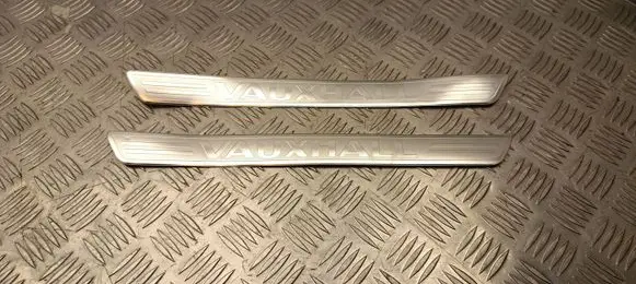 Opel Crossland X Front sill trim cover 13267114