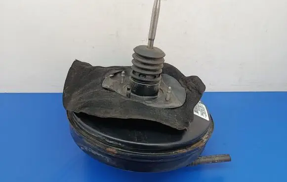 Skoda Octavia Mk1 (1U) Brake booster 1J1614105AB