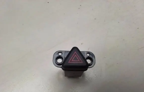 Chevrolet Cruze Hazard light switch 96828350