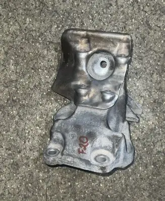 BMW 1 F20 F21 Engine mounting bracket 6788607 46000DF