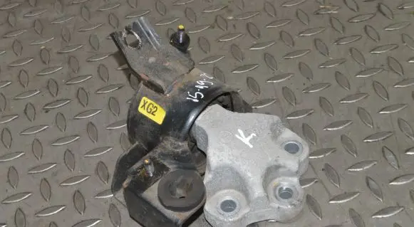 SsangYong Tivoli Engine mount bracket