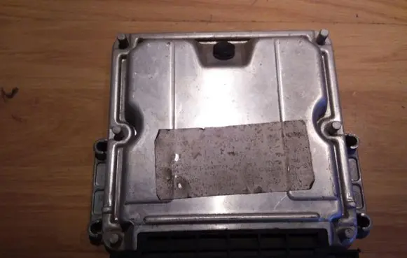 Peugeot 406 Engine control unit/module 0281001977