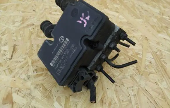 Seat Leon (1P) ABS Pump 1K0907379P