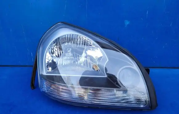 Hyundai Tucson JM Headlight/headlamp 921022EXXX SZARA