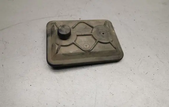 Mercedes-Benz W123 Fuse box cover 1235400082
